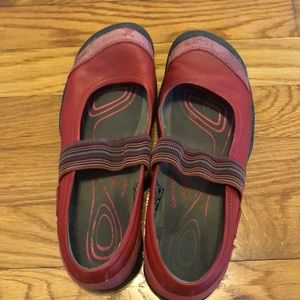 Keen Mary Janes size 7.5